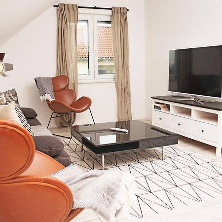 Blackncozy - Design Appartement Mit Boxspringbett Und Balkon Lorrach Exterior photo