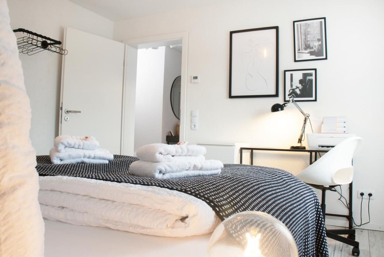 Blackncozy - Design Appartement Mit Boxspringbett Und Balkon Lorrach Exterior photo